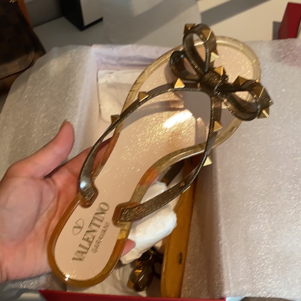 Valentino rockstud jelly flip flops, bronze sz 36